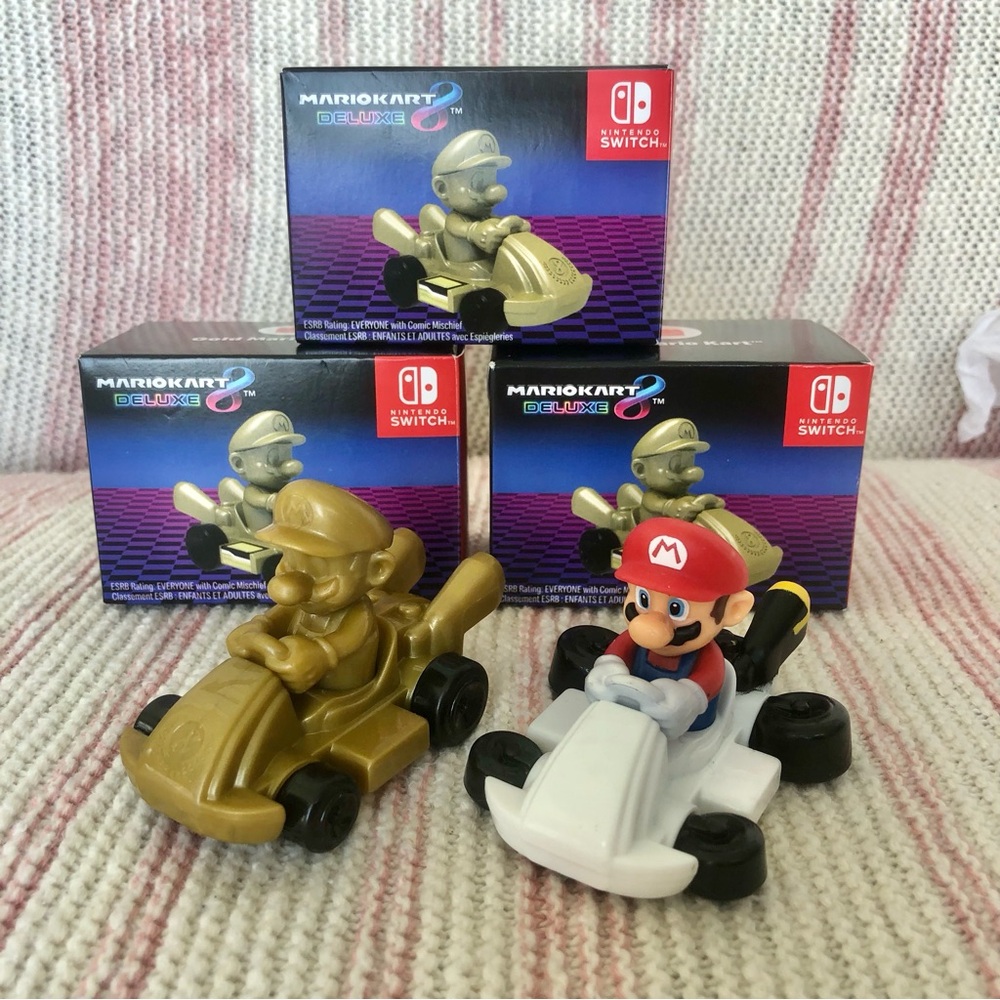 NINTENDO | 4x Mario Kart Deluxe Figurines (Gold & White)